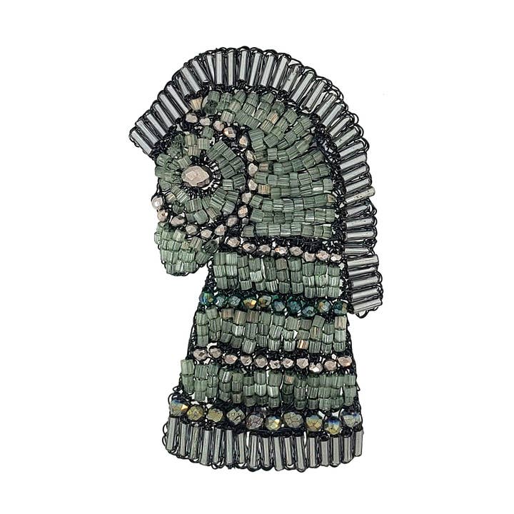 Moosgrün Mix Ritter Handgemachte Häkelbrosche für den Großhandel von Lavish By Tricia Milaneze