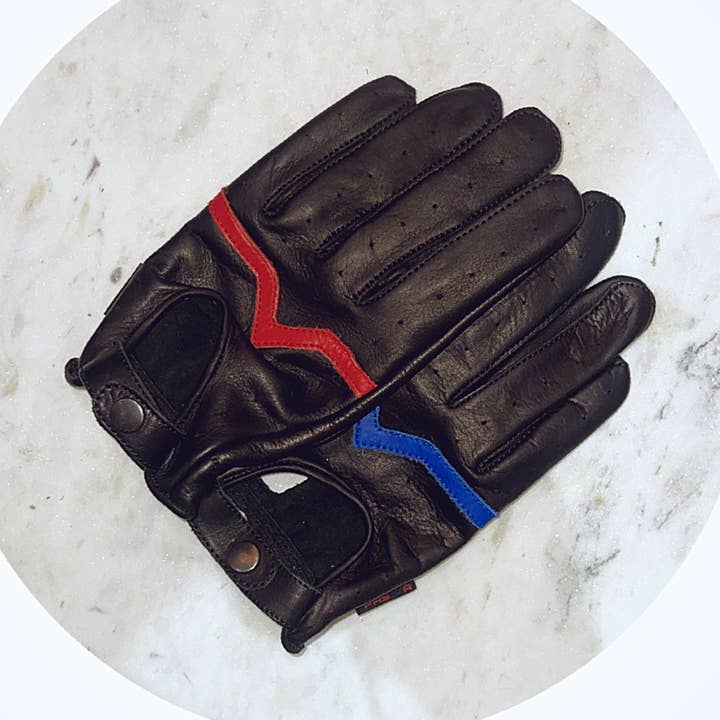 Gants textos HERO pour la vente par PRSVR