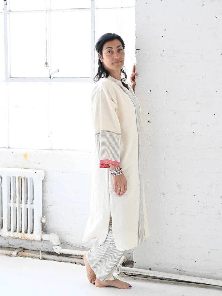 Kaftano con bottoni avorio ciliegia Tribeca per la vendita all'ingrosso da parte di HOME & LOFT