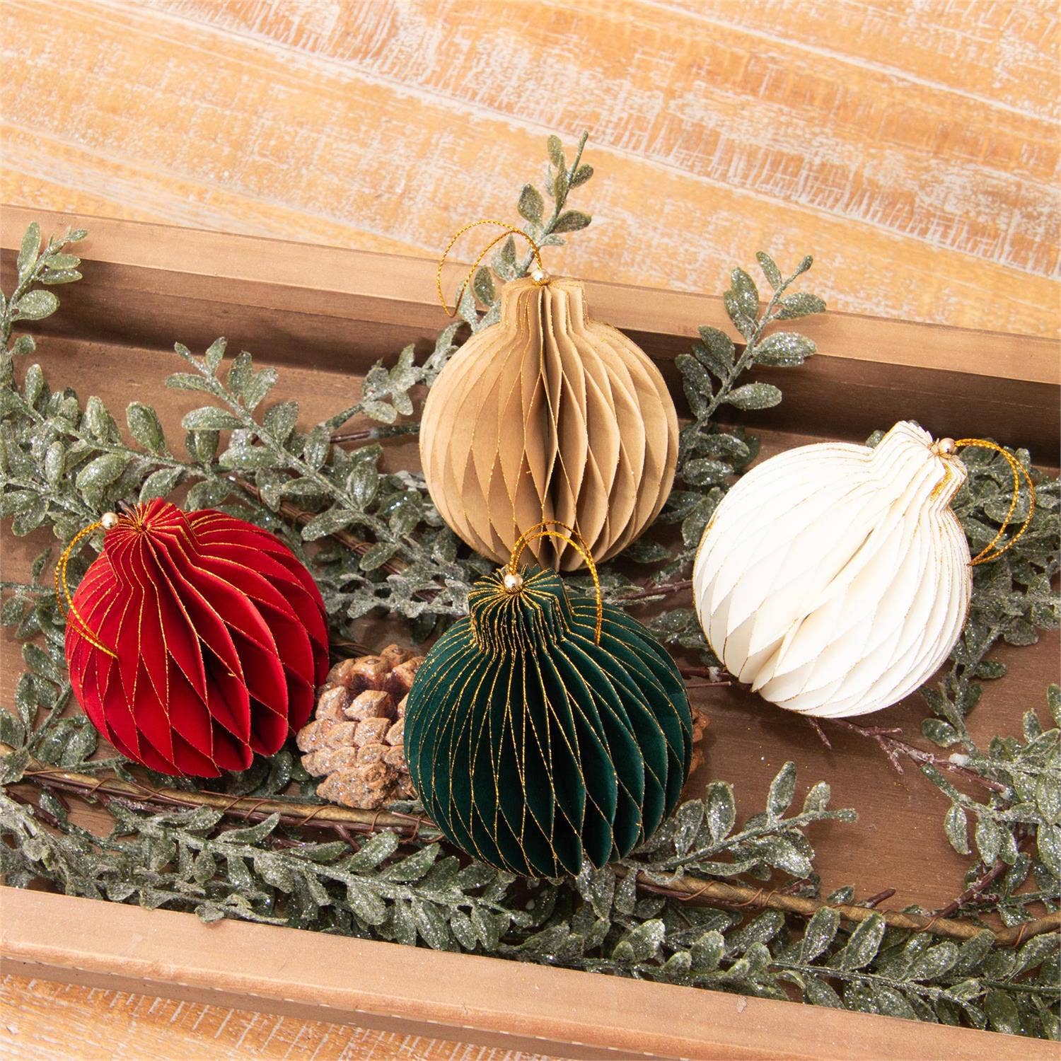 Audrey's Home & Gift – Engroshandel Julepyntsæt – Guldtippede honningkage runde ornamenter (Pk/04 Ast)1