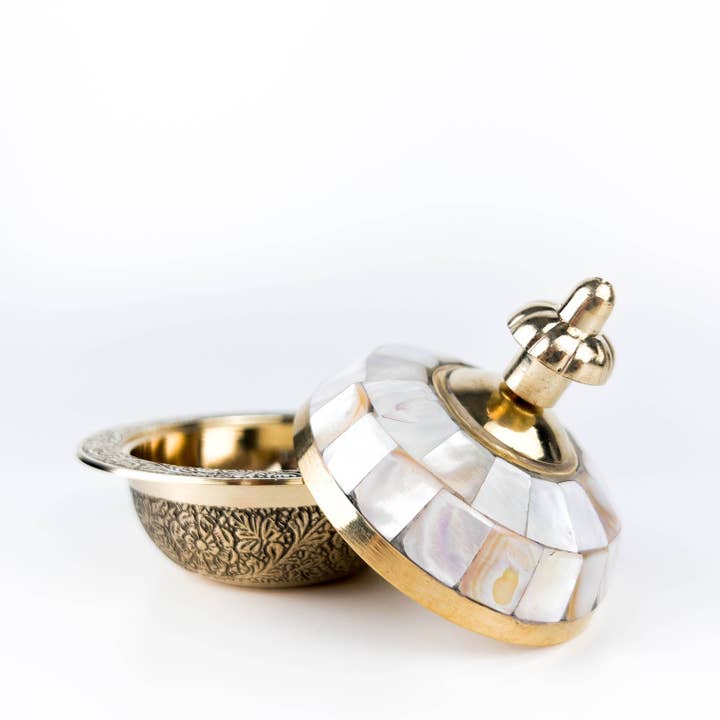 GREENROOTS USA LLC - Wholesale Decorative Plate/Dish/Bowl - Brass Mother Of Pearl Carved Bowl With Lid - 3.5"D, 3"H1