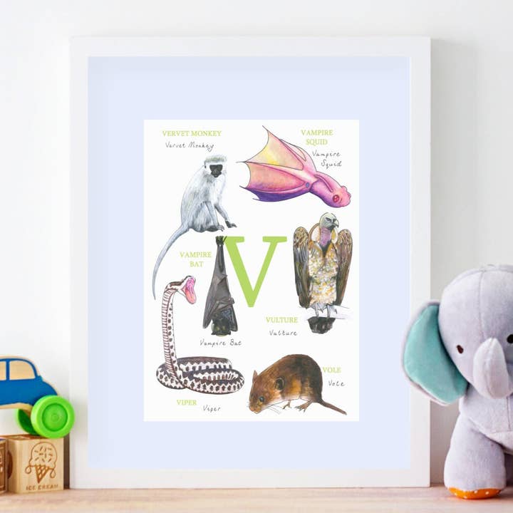 Imprimé Animal Alphabet V pour la vente par Sarah Gregory Designs