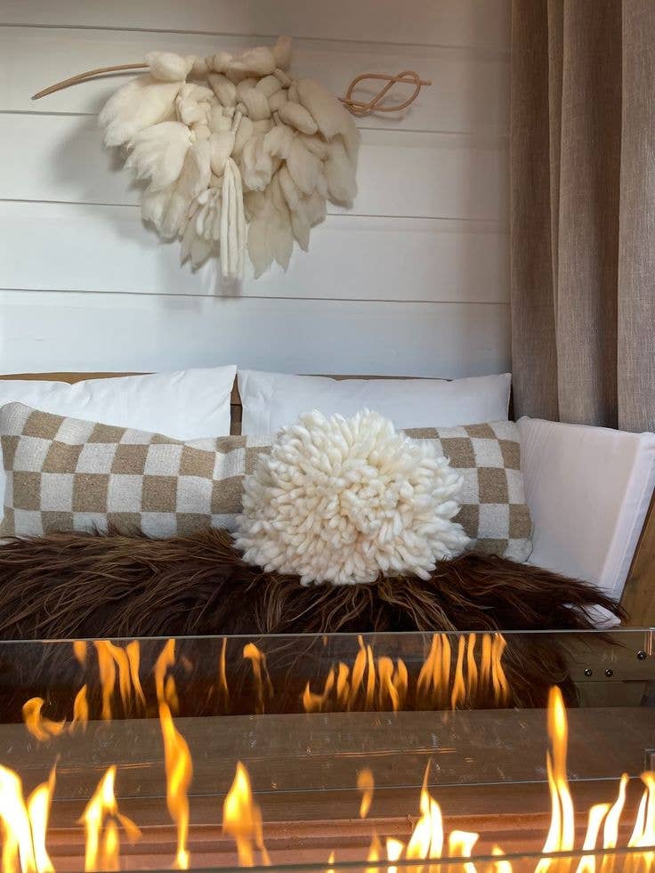 HoogaHooga – Großhandel Teppichvorleger – Rue isländisches Schaffell in natürlichen Brauntönen6