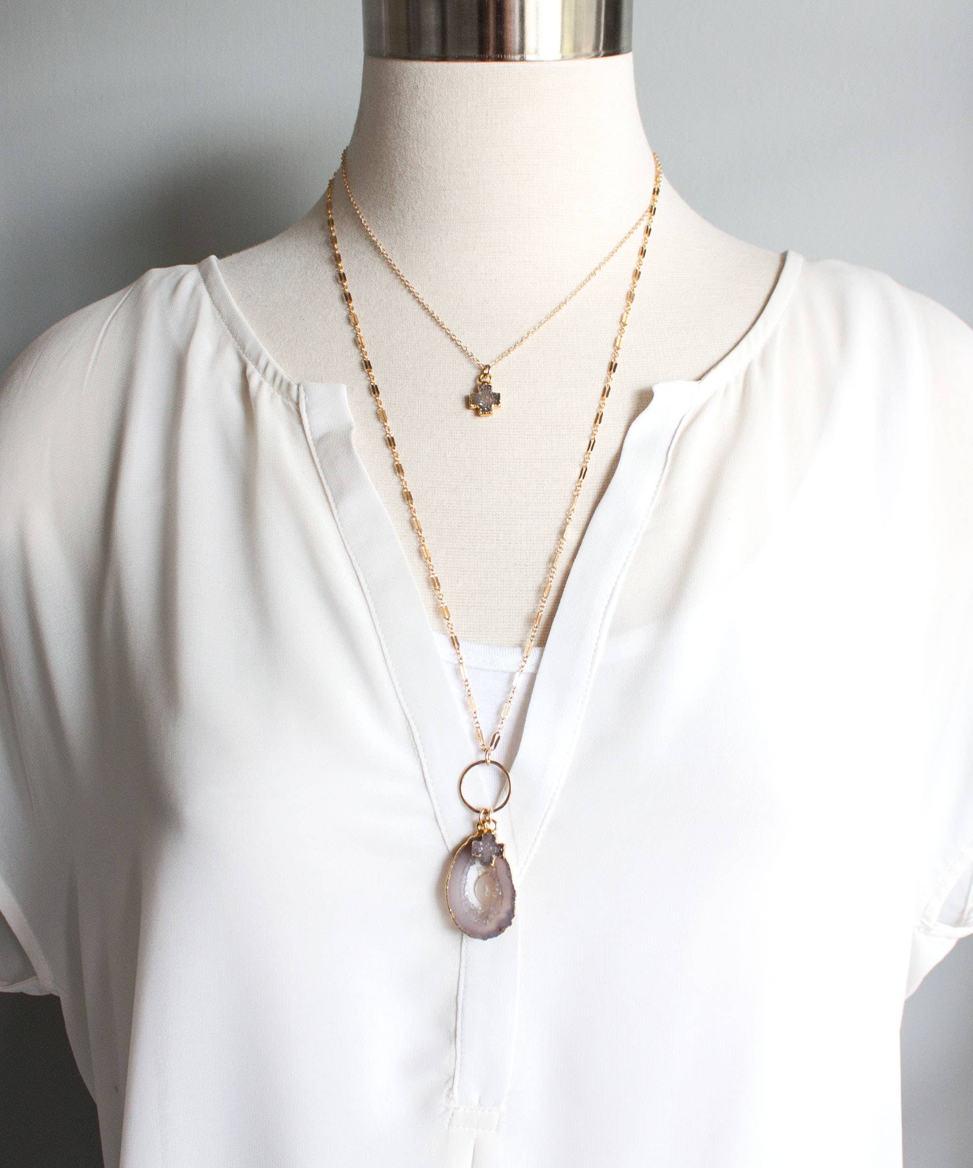 Pure Indigo Design - Vendita all'ingrosso Collana con ciondolo/pendaglio - Celeste Druzy - Collana con croce5