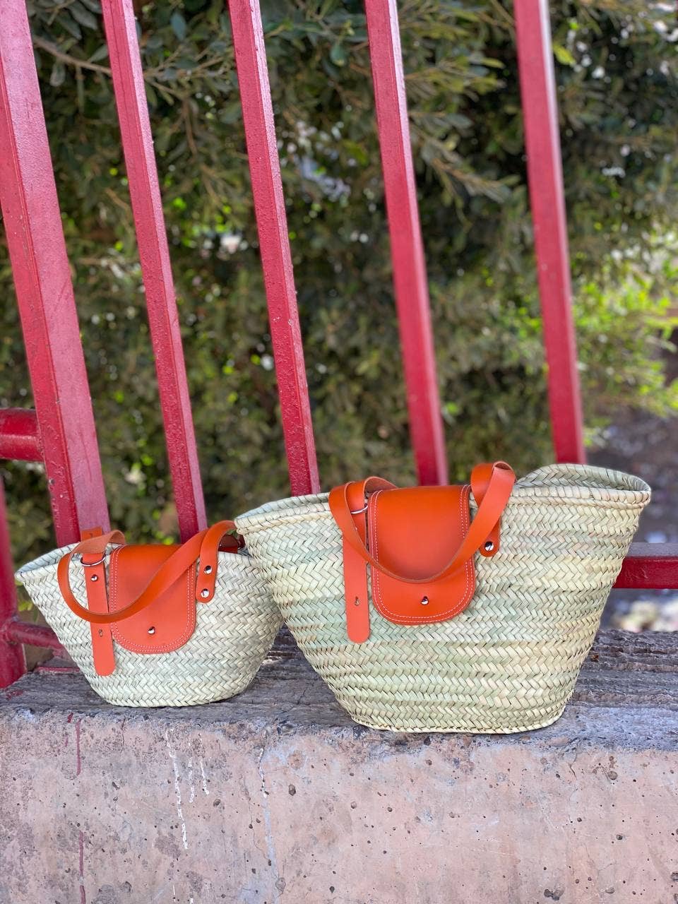 MIRAMAR Store – wholesale Beach bag – Leather-Handled Palm Leaf Shoulder Basket (With Closure)2