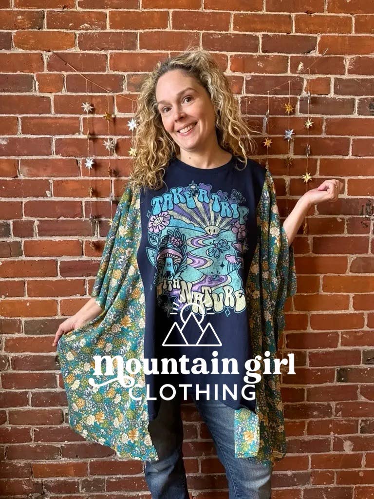 Mountain Girl Clothing – Poncho - Mulher por atacado – Poncho com mistura de tecidos reaproveitados e camisetas gráficas