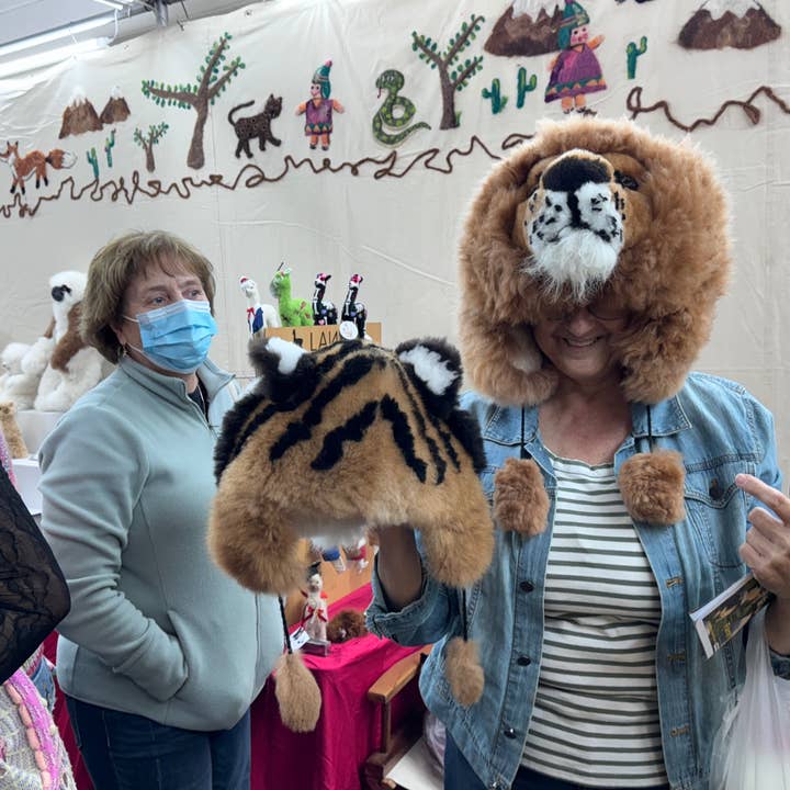 Cappuccio di pelliccia animale guida per la vendita all'ingrosso da parte di Lanart Alpaca