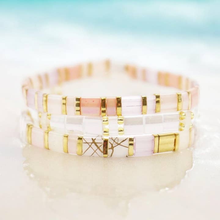 TOALLY CHIC - Pilha de Pulseiras Tila Bead por atacado de Mack & Rex