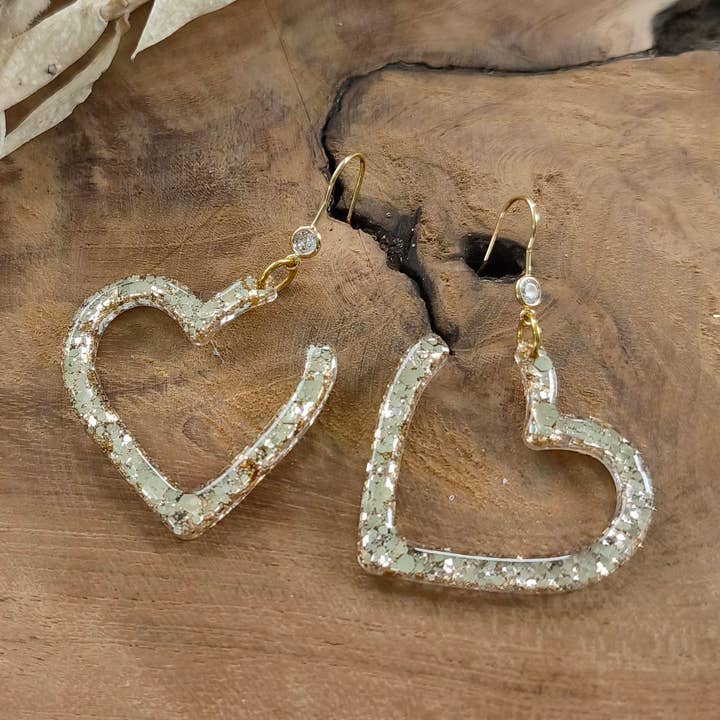 Oorbellen hartvormig met mix van champagnekleurige pailletten voor wholesale door Les Noeuds de Maman