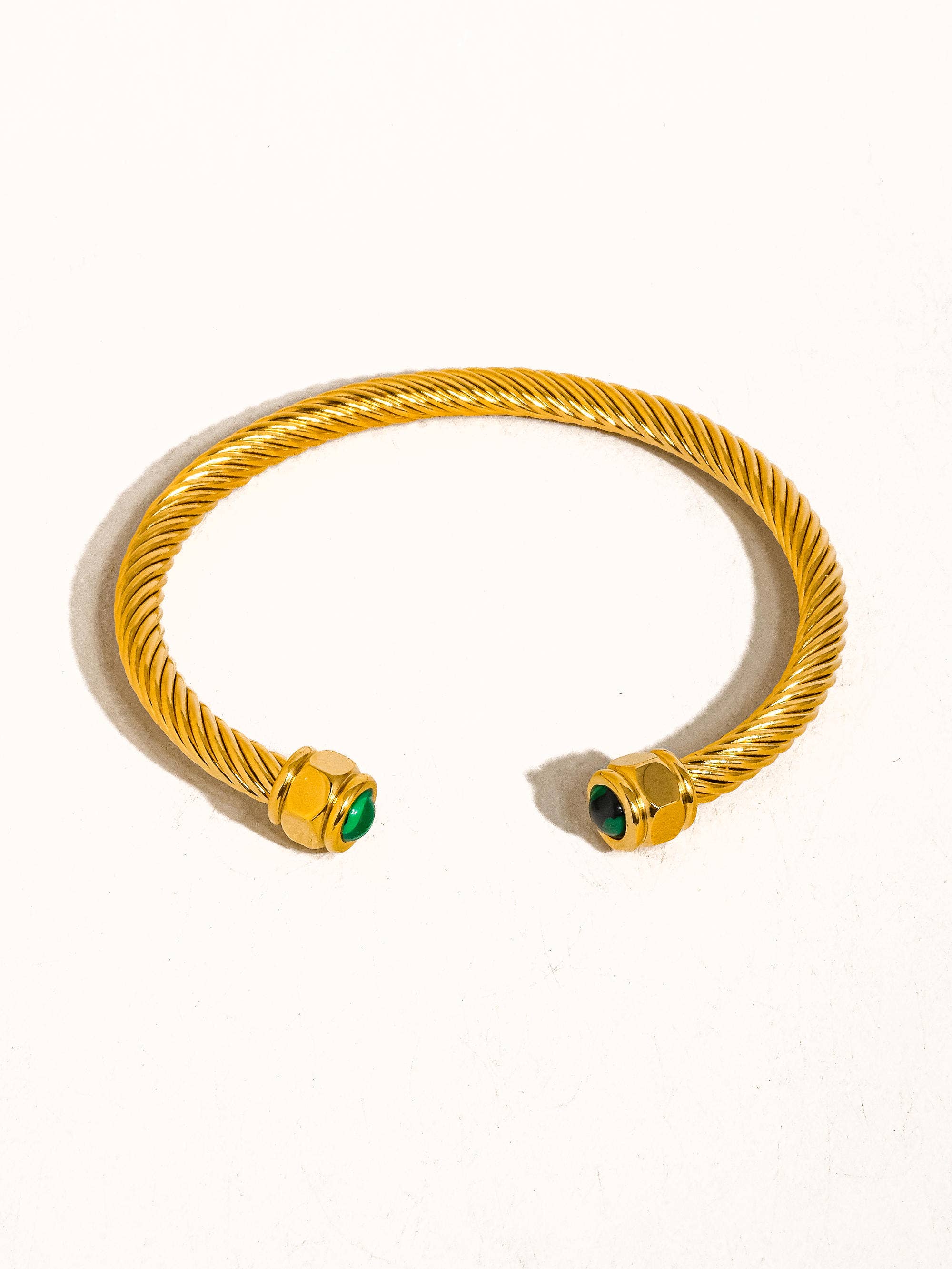 Verde Brazalete trenzado con piedra y baño de oro de 18K, sin desgaste de venta al por mayor en Faire1