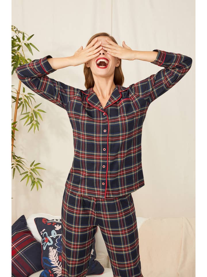 ENNA MODA – wholesale Sleepwear set – Women's – EXCLUSIVE EDITION PLAID DESIGN FRONT BUTTONED CHRISTMAS PYJA7
