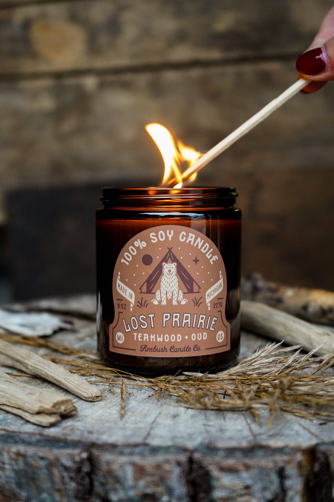 Ambush Candle Co. – Engroshandel Glaslys – Lost Prairie | Teaktræ + Oud 8oz Sojalys7