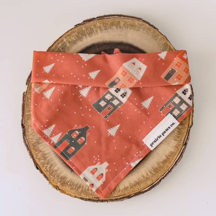 Santa's Village Hundehalstuch für den Großhandel von Prairie Paws Co.