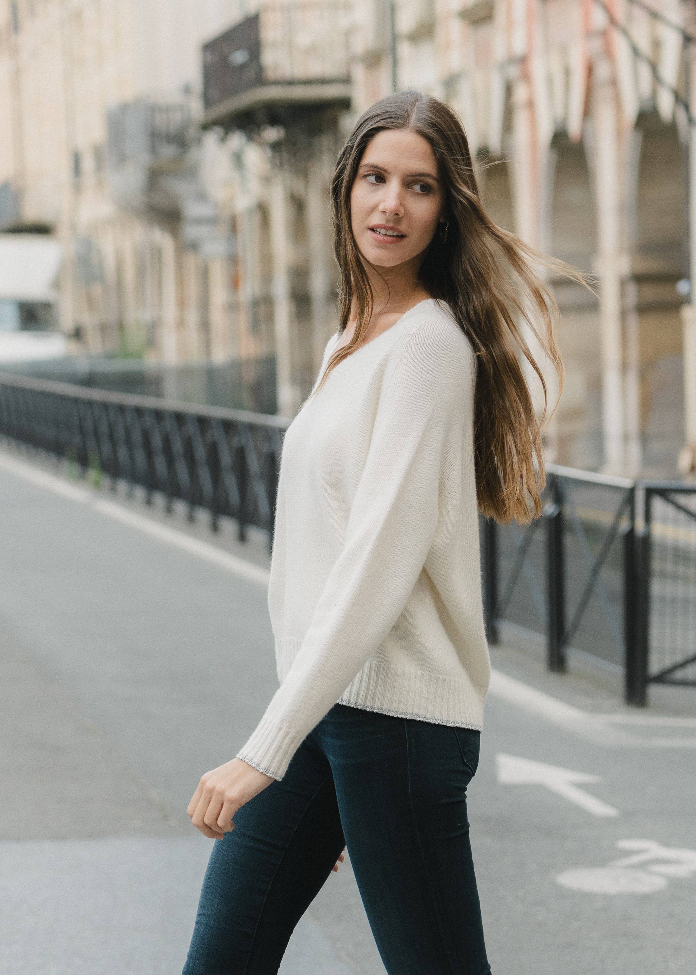 JULIA PARIS - Wholesale Knit Sweater - Women's - V-neck sweater in a wool and cashmere blend8