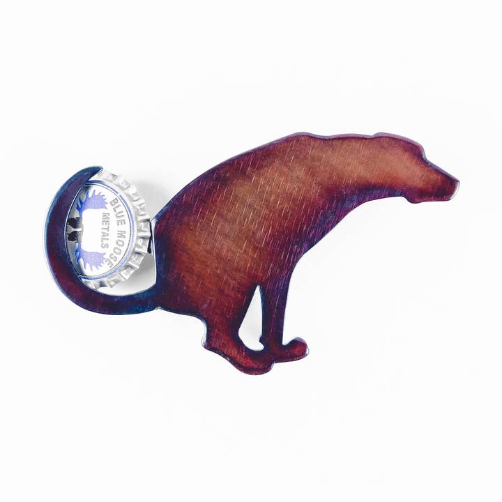 Décapsuleur Magnétique en Forme de Chien en Train de Faire Ses Besoins pour la vente par Blue Moose Metals