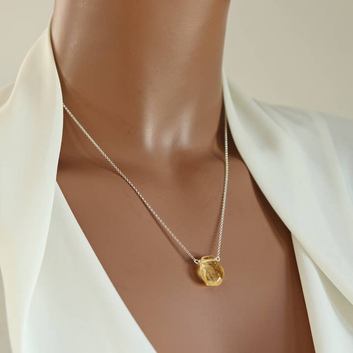 Handgeschnittene facettierte Citrin Größere Tropfenform Halskette für den Großhandel von Third & Co. Studio