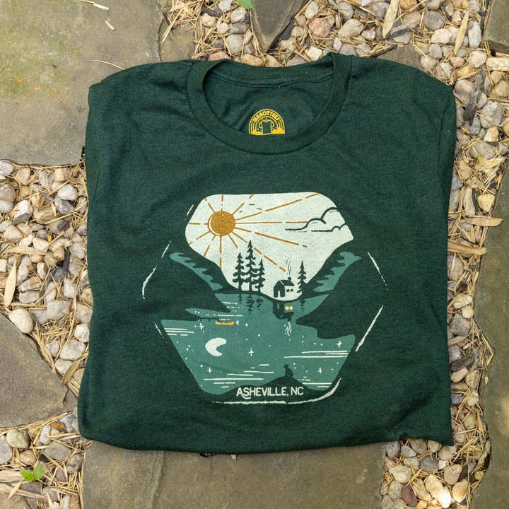 T-shirt Reflection | Asheville pour la vente par Menottees