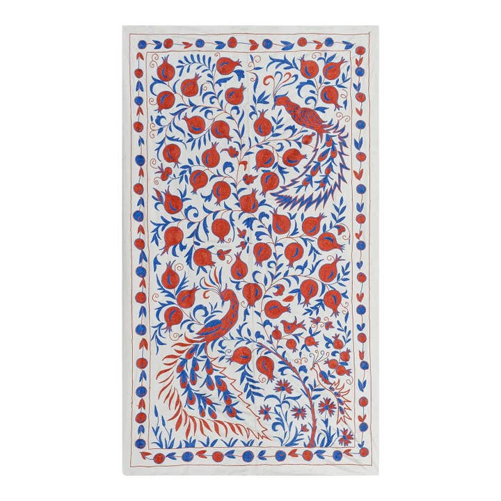 Arazzo Suzani in Seta con Motivo Floreale, Immagine di Animale Bianco per la vendita all'ingrosso da parte di Vintage Pillows Store