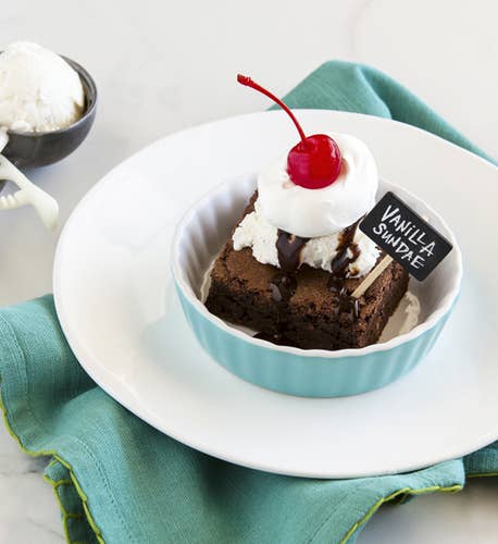 The Invisible Chef - Wholesale Ice Cream/Sorbet - Vanilla Ice Cream & Chocolate Topping - 8.28 oz1