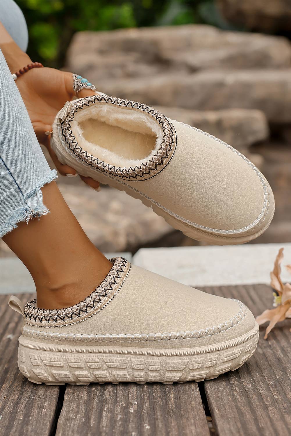 Aapparella - Wholesale Slippers - Women's -  Contrast Stitch Detail Suede PU Plush Slippers | US7-103