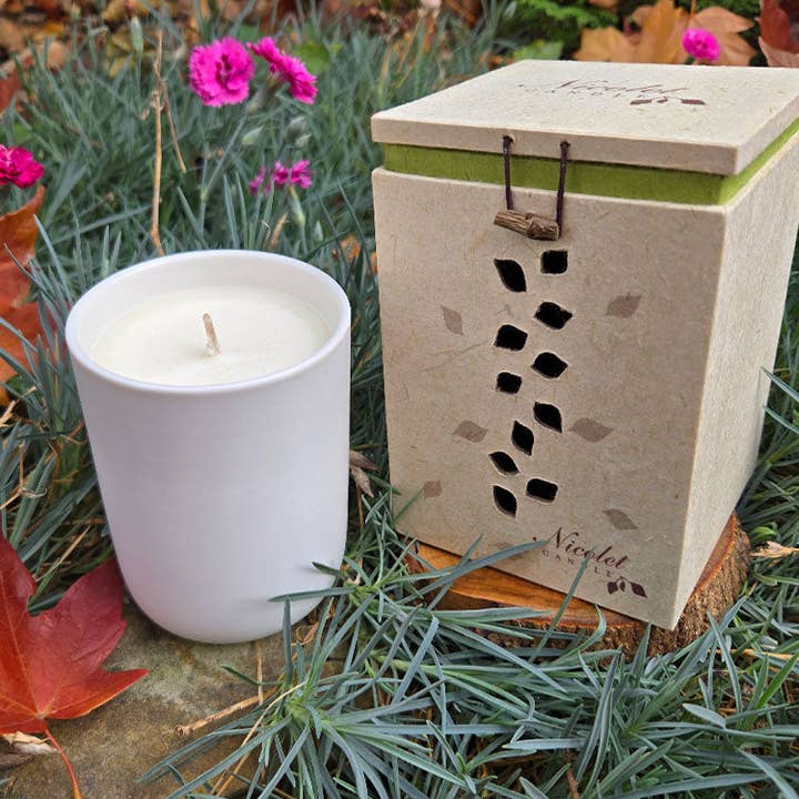 Porslinsvit keramisk ljus (9 oz) för wholesale av Nicolet Candle