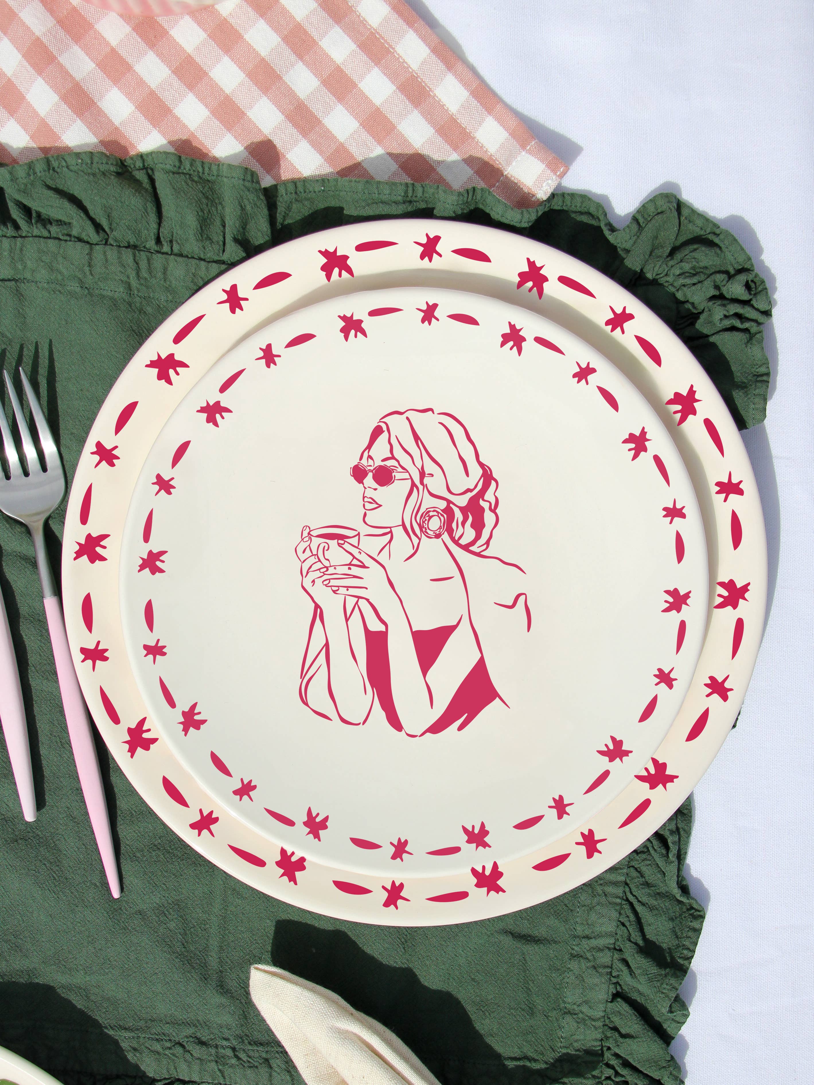 Pó de Barro - Wholesale Dinner Plate - Dessert Plate Girl After Coffee Mood 1
