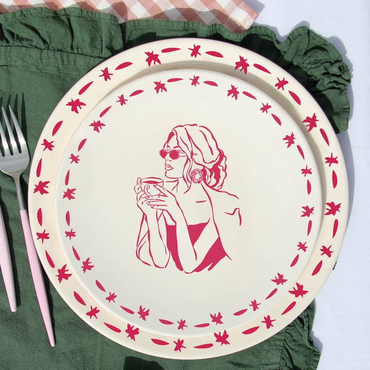 Pó de Barro - Wholesale Dinner Plate - Dessert Plate Girl After Coffee Mood 1