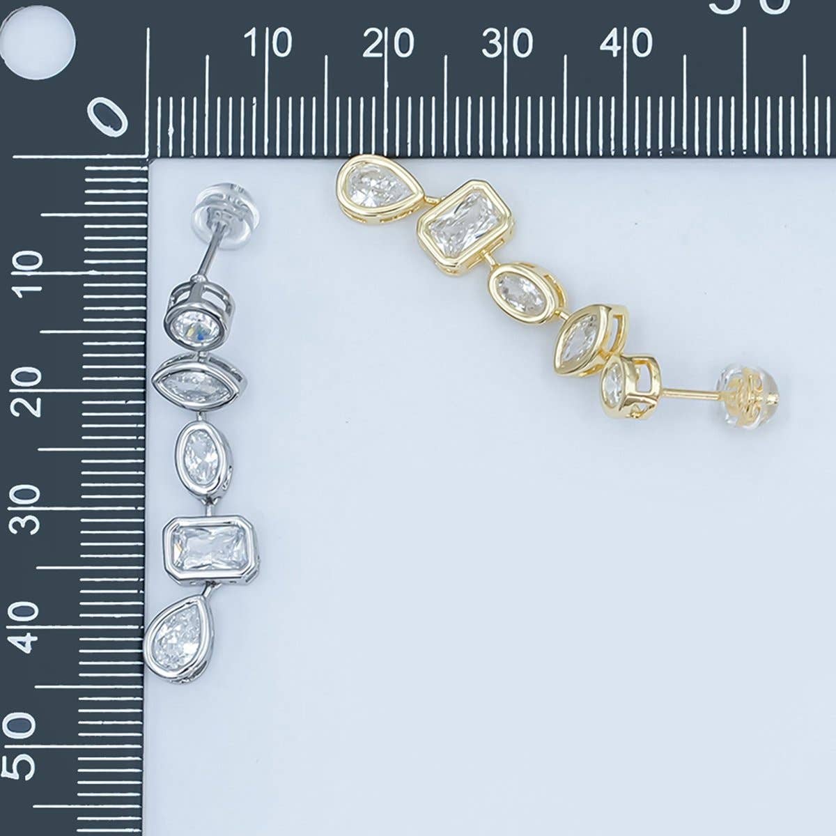 Aim Eternal - Wholesale Hangende/ronde oorbellen - 24K Goud Gevuld Geometrische CZ Bezel Druppel Oorstekers in Goud & Zilver | AB678 AB6794