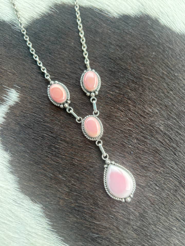 Collier Conque Rose pour la vente par Silo Silver