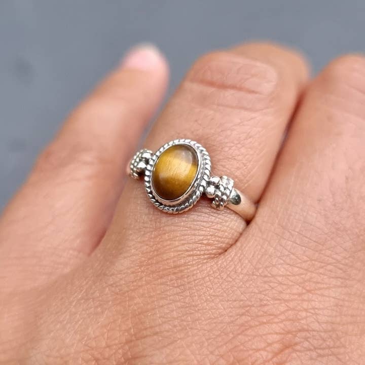 Bague Ovale Œil de Tigre Bohème Unisexe | Argent Sterling 925, R5TE pour la vente par Mistry Gems