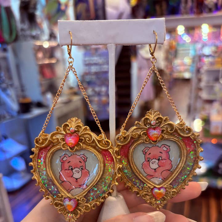 Y2K Care Bear Kawaii Ramme Øreringe for engroshandel hos Okay Casanova Studios LLC