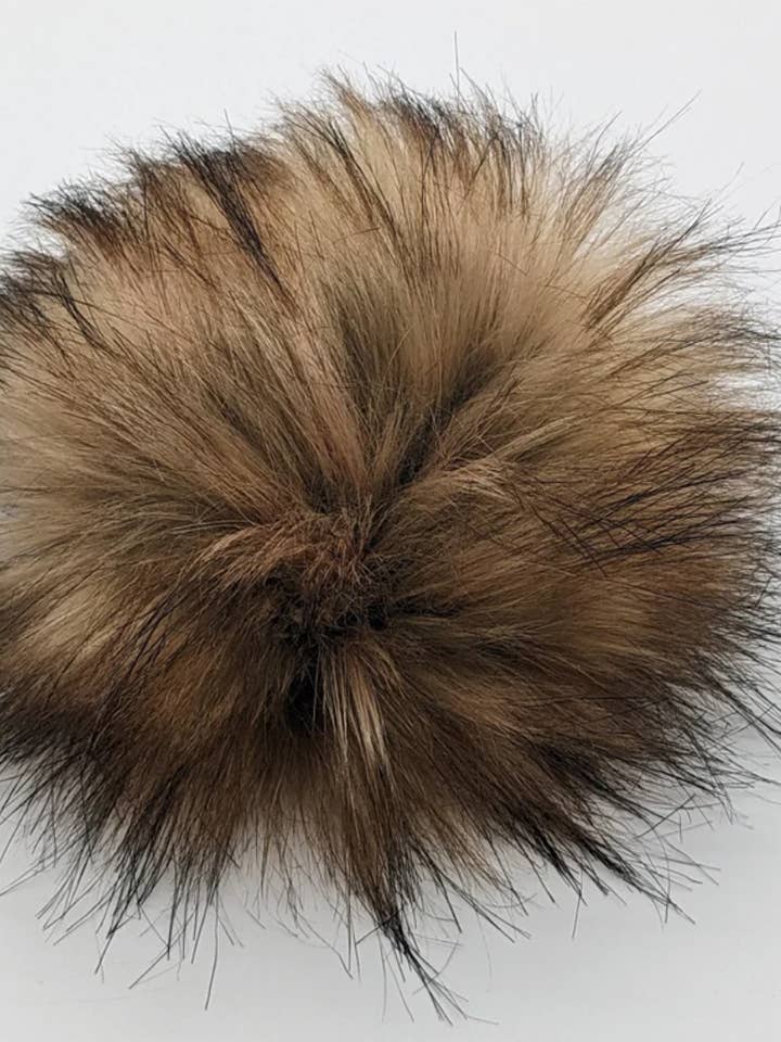 Pompon amovible en fausse fourrure de 7 po - Winter Wolf pour la vente par CountryStixCo