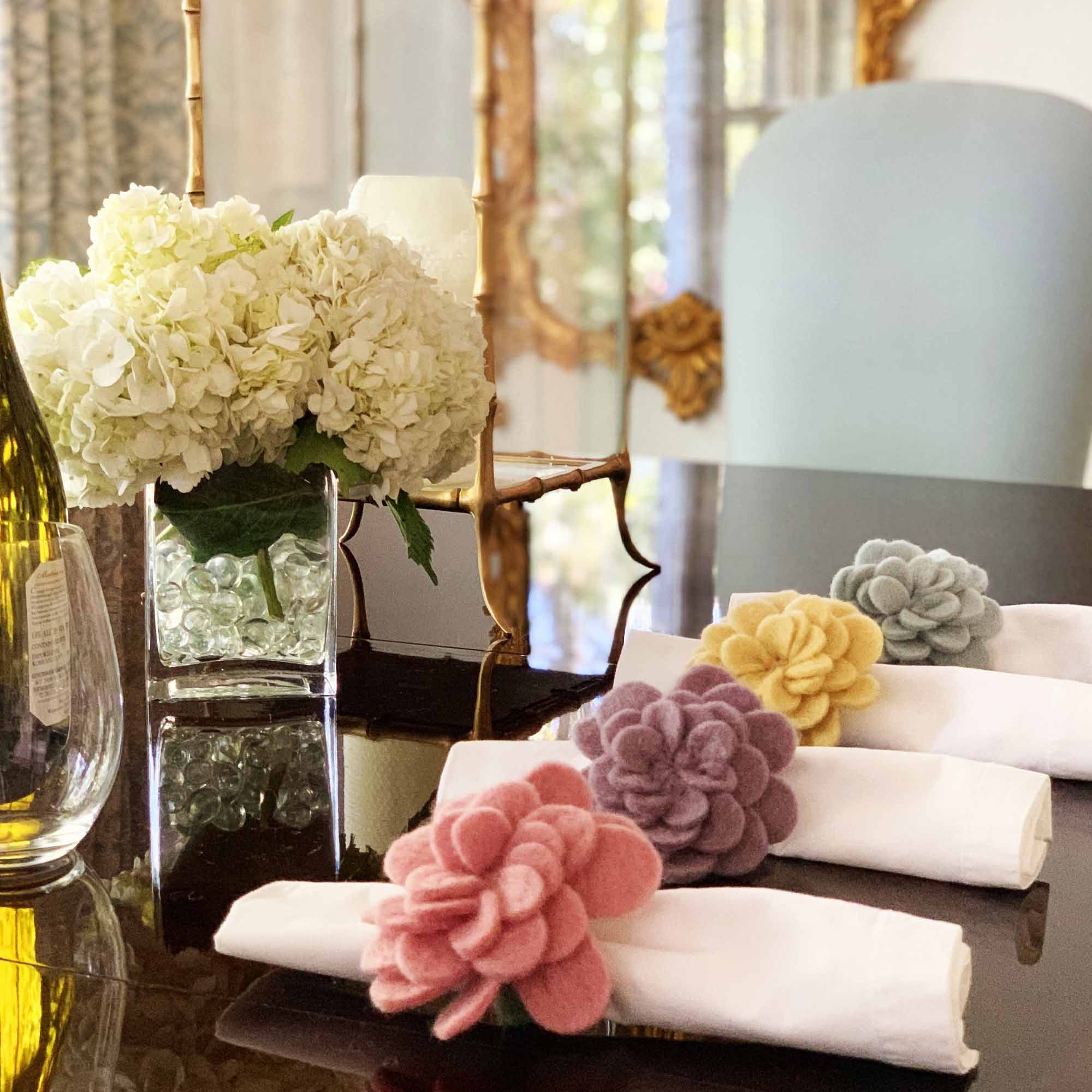 Global Crafts - Vendita all'ingrosso Anelli portatovagliolo - Zinnias - Set di 4 portatovaglioli in feltro1