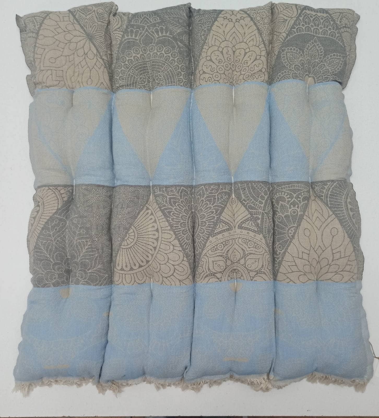 AELIA ANNA – Almofada de cadeira por atacado – Almofada Elounda Bege, Azul Claro e Antracite1