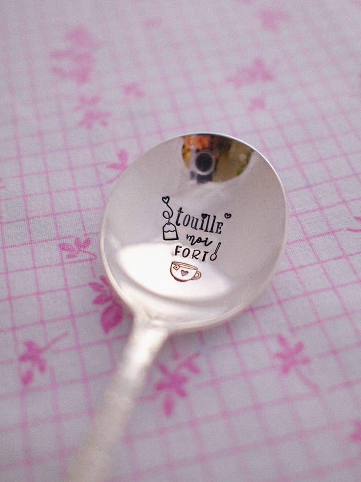 Vintage runder Löffel graviert "rühr mich fest" für den Großhandel von Les Petites Cuillères De Juliette