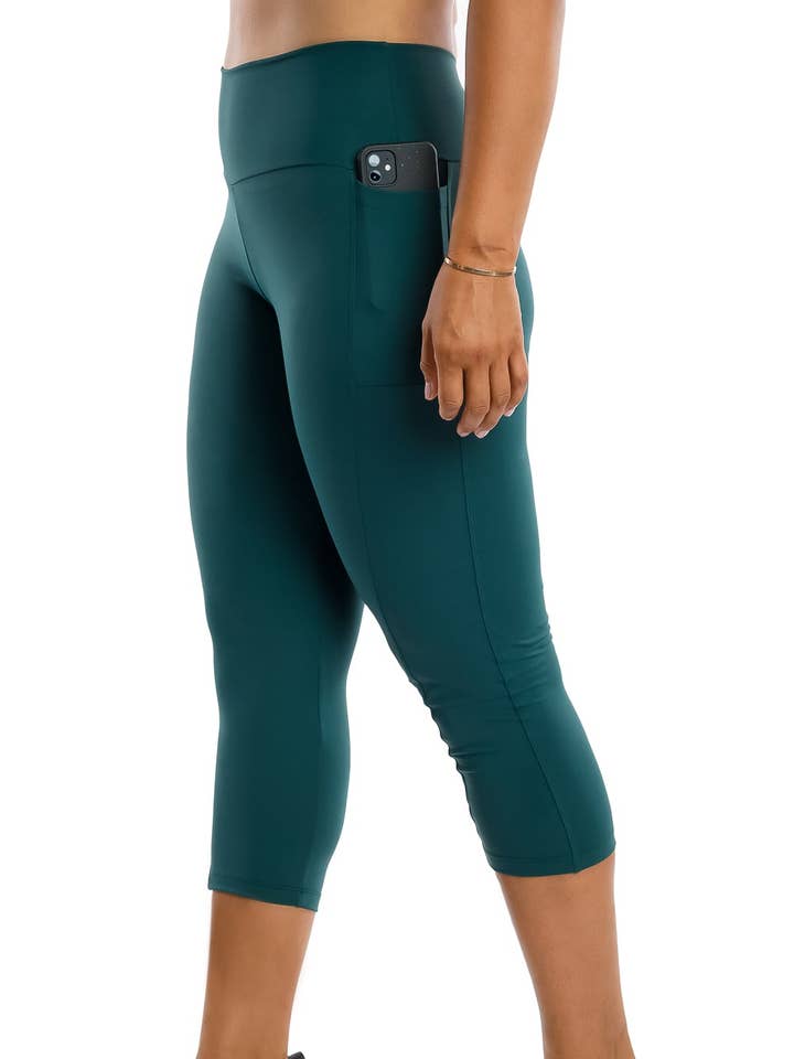 Legging capri Teal Body Luxe avec poches pour la vente par Carra Lee Active