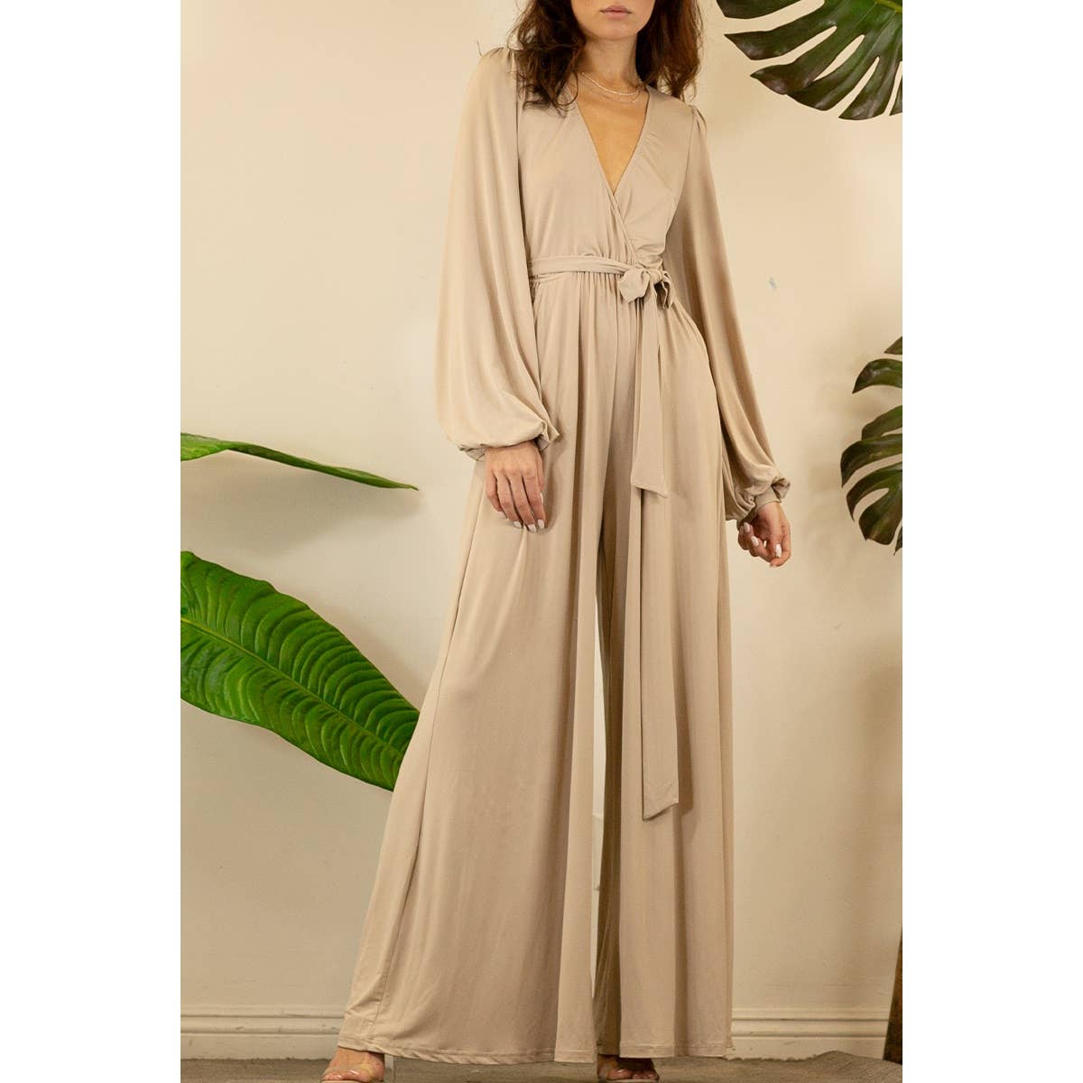 SEXY NACKT CUPRO JUMPSUIT MIT WEITEN HOSEN für den Großhandel auf Faire8