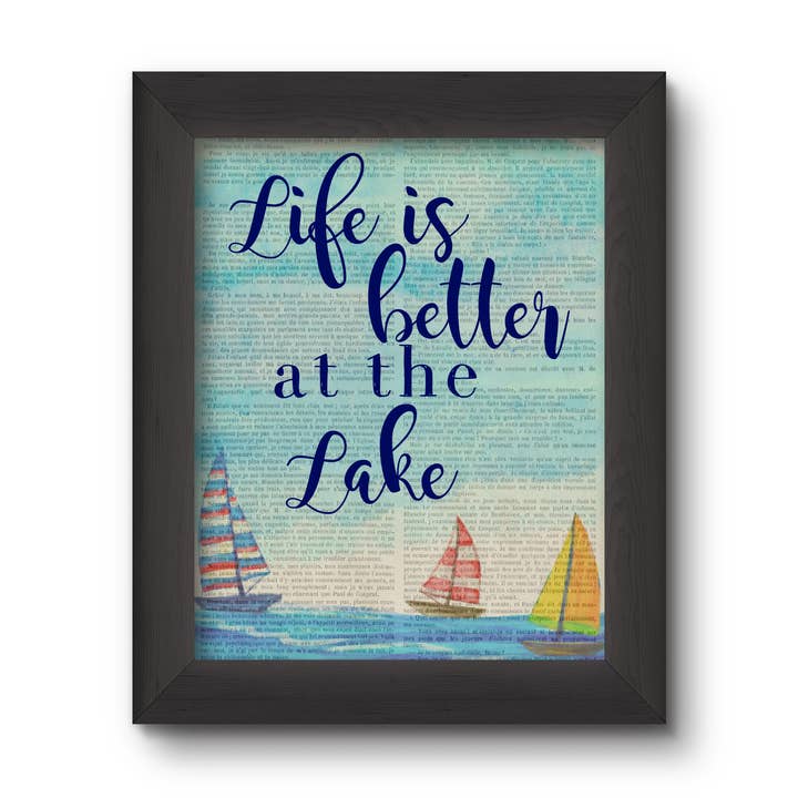 La vida es mejor en el lago - Lámina artística de libro vintage para venta al por mayor de Cecelia Rose Book Page Art
