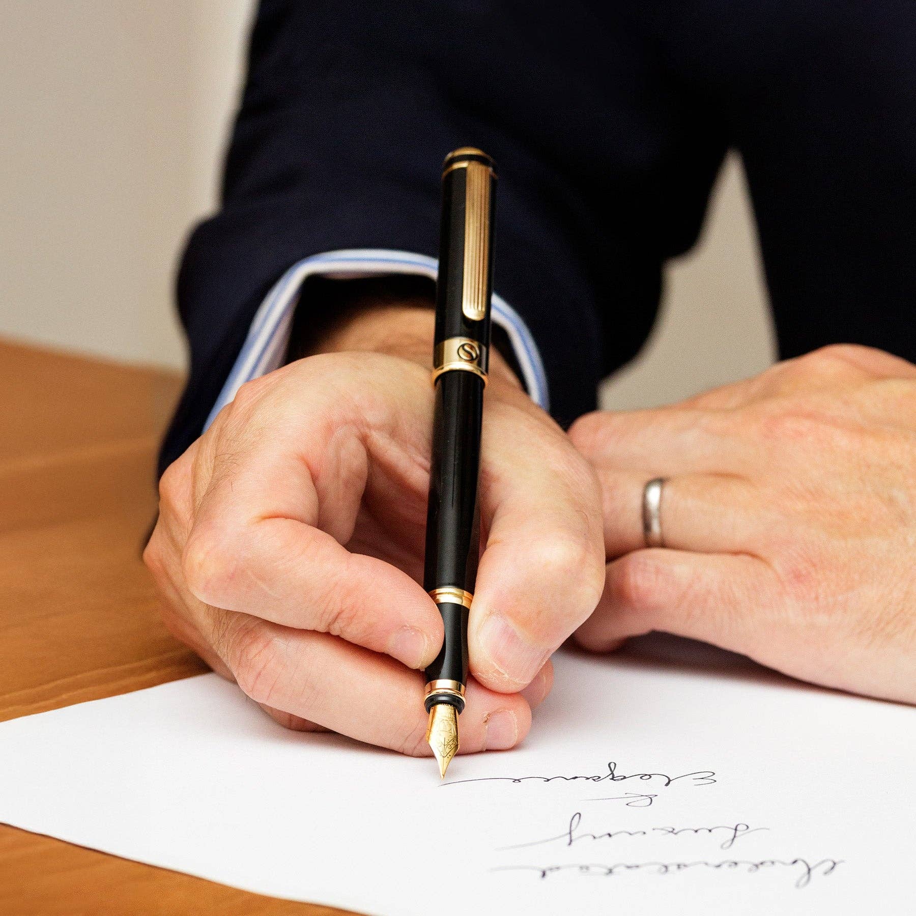 Scriveiner - Wholesale Pen - Classic Black Lacquer Fountain Pen - Fine Nib1