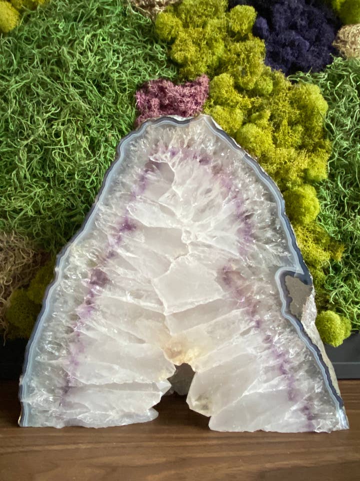 DALLE CATHÉDRALE EN AMÉTHYSTE pour la vente par Roman Grey Co.