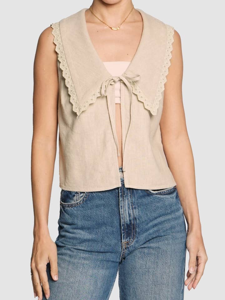 TOP EN LIN AVEC GRAND COL ORNÉ DE DENTELLE AJOURÉE pour la vente par Sans Souci