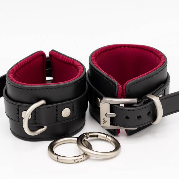 Wrist Cuffs Black Berry - Medium for wholesale by BLACK SWAN