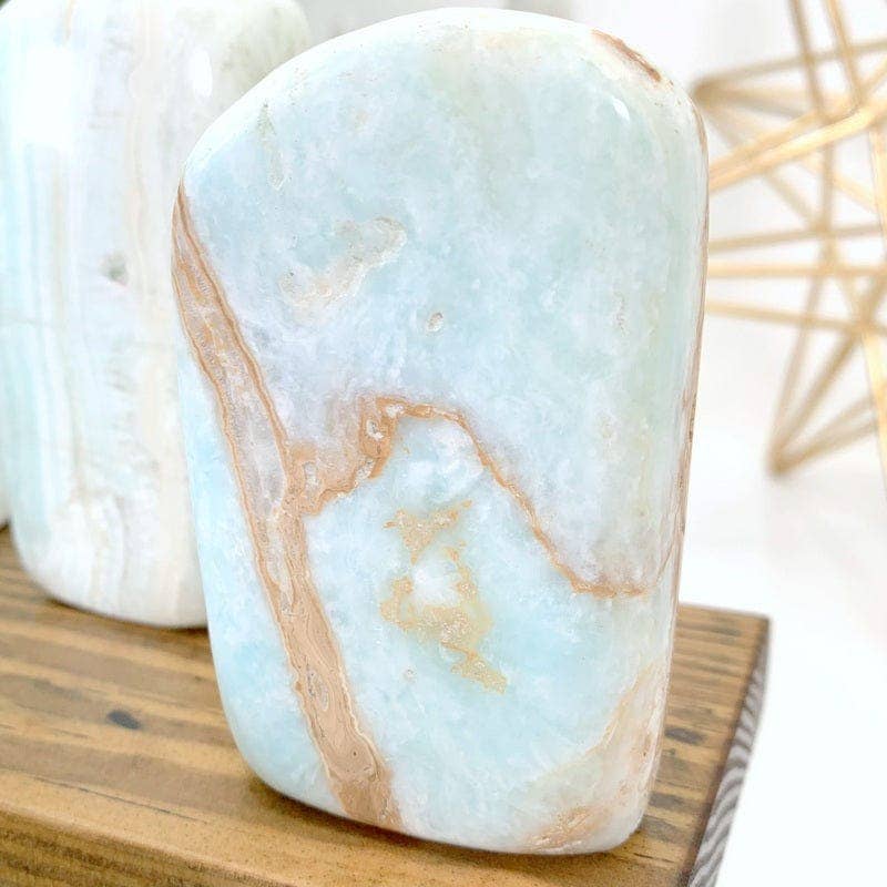 Rock Paradise - Vente Pierre et cristal de spiritualité - Base taillée en calcite des Caraïbes polie - Aragonite bleue au poids7