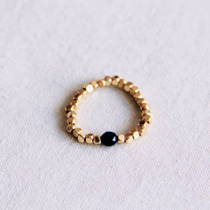 Elastic ring with natural stone - black for wholesale by Bazou