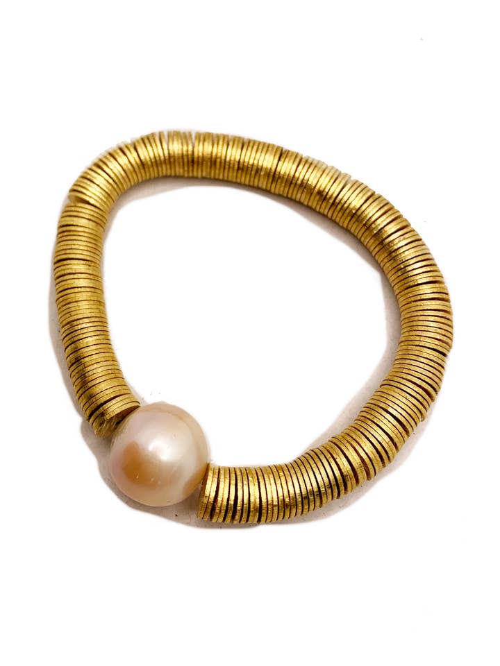 Bracelet en perles de perles de 8 mm Slyvester avec disque en laiton pour la vente par Hila