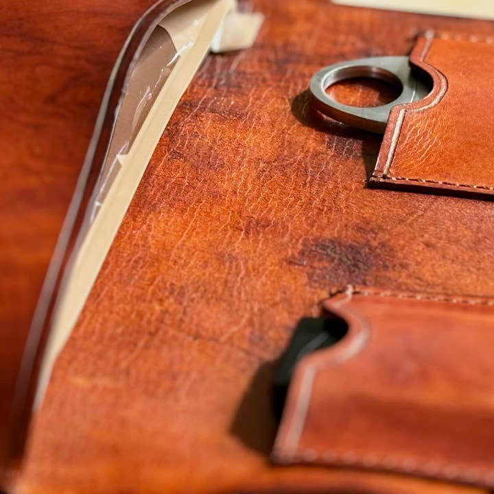 A. M. Aiken - Wholesale Humidor/Cigar Accessory - Hand-Dyed Leather Boveda Cigar Case3