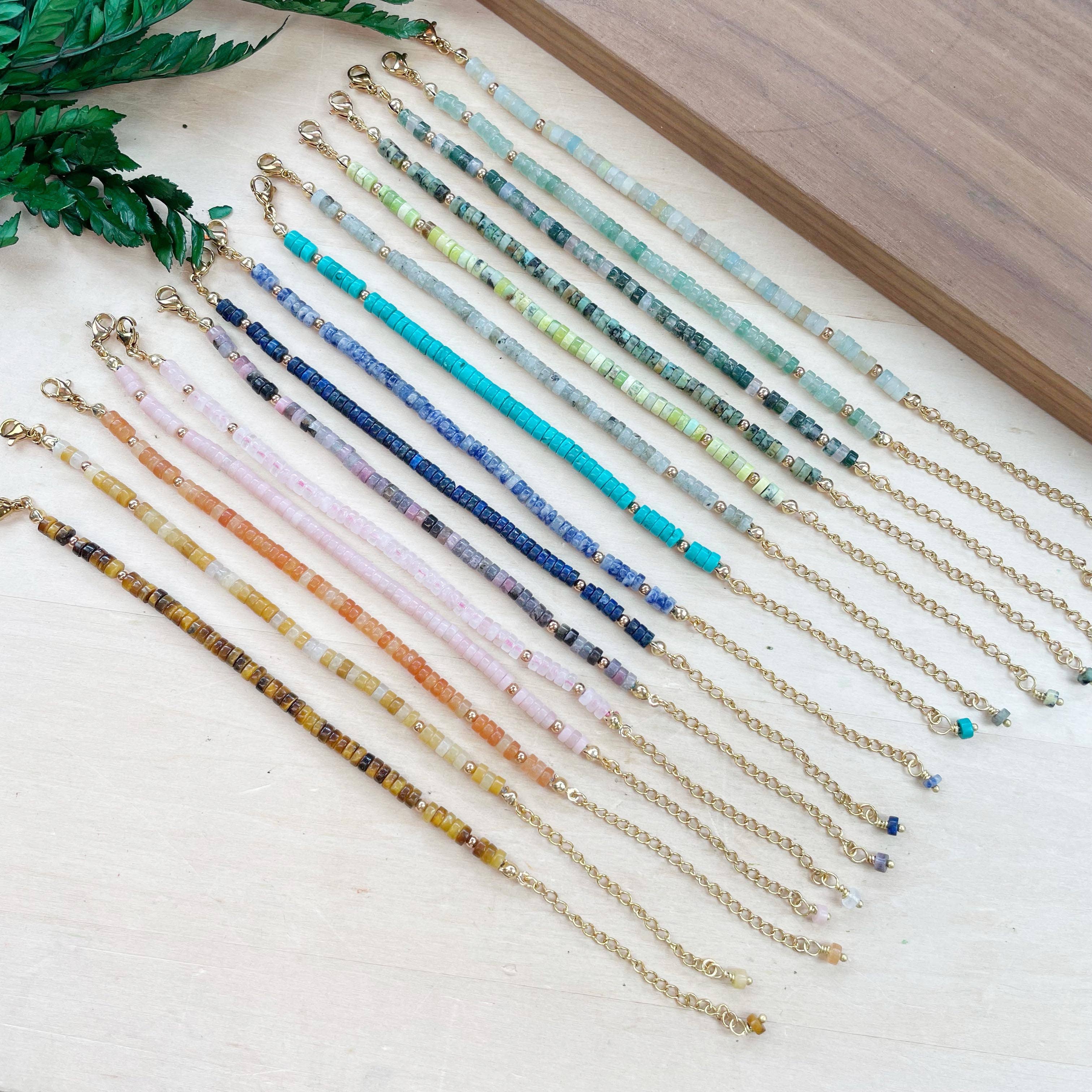 Ewelina Pas Jewelry – Engroshandel Perlearmbånd – Litae armbånd - delikat armbånd med ædelstensperler13