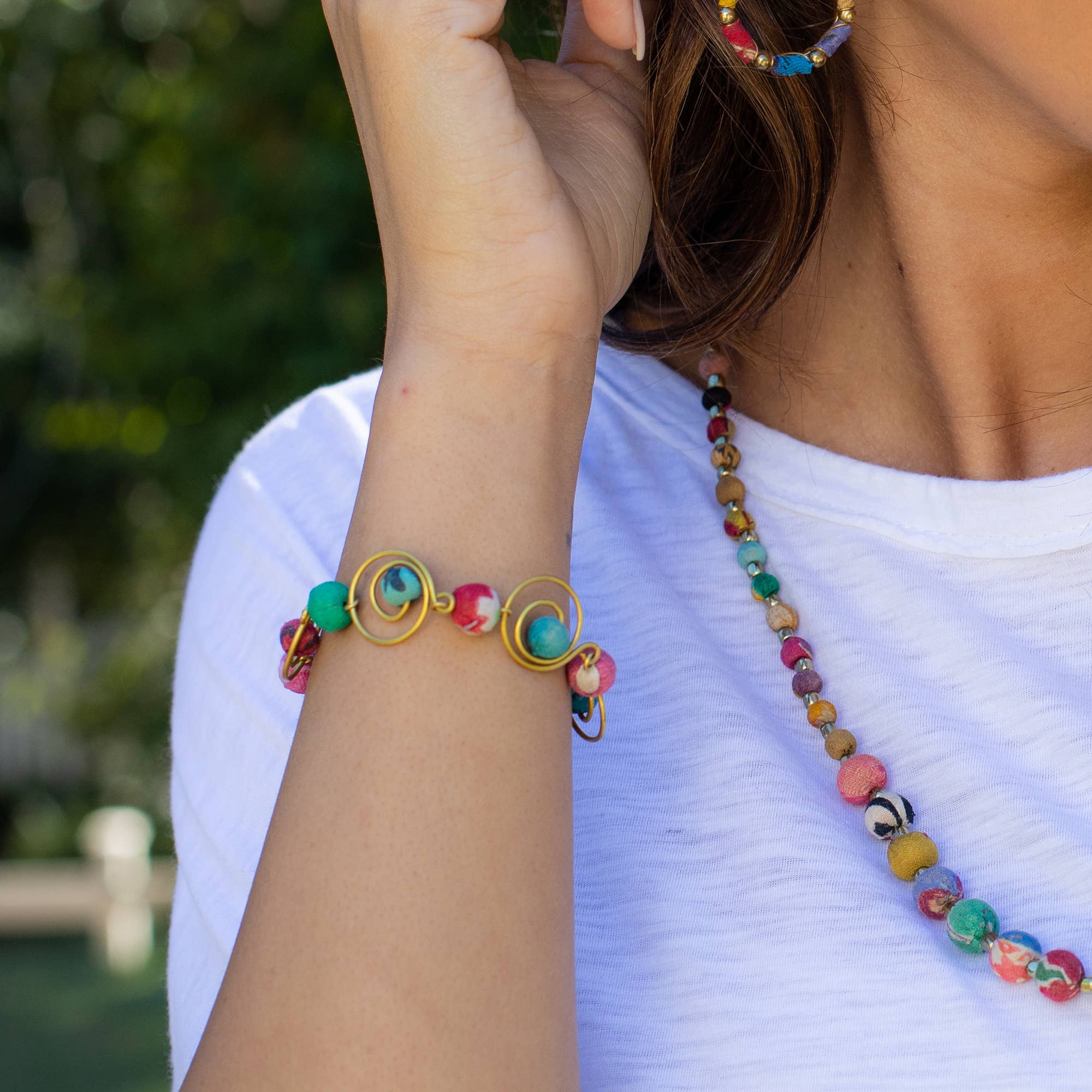 Anju Jewelry – Engroshandel Armbånd med vedhæng – Aasha Open og krøllet Wire indrammet Station armbånd1