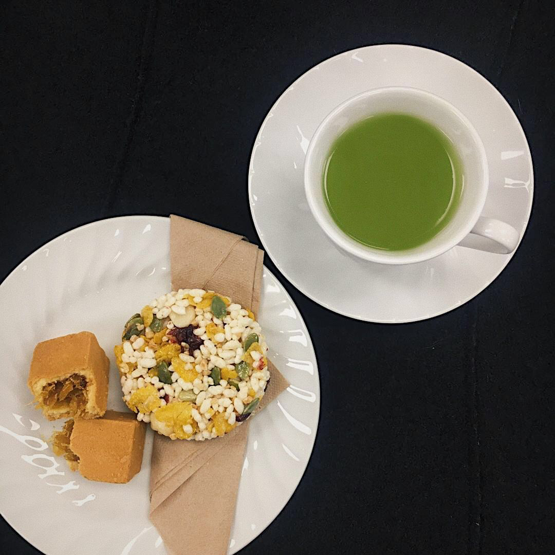 Lynns - Wholesale Dinnerware Set - *Ceramic Dinnerware Starter Set with Swirls, Service for 88