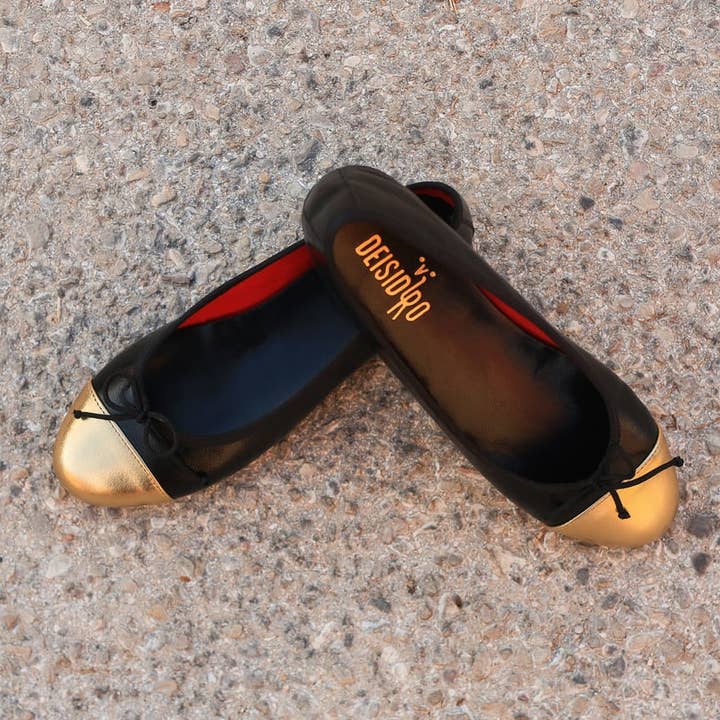 Sort ballerina med guldspids for engroshandel hos Deisidro